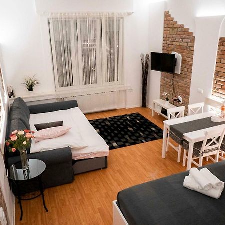 O&B Apartman Budapest Esterno foto