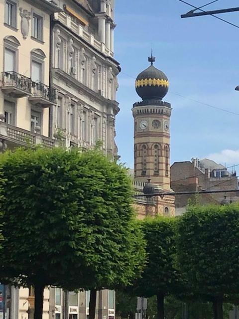 O&B Apartman Budapest Esterno foto