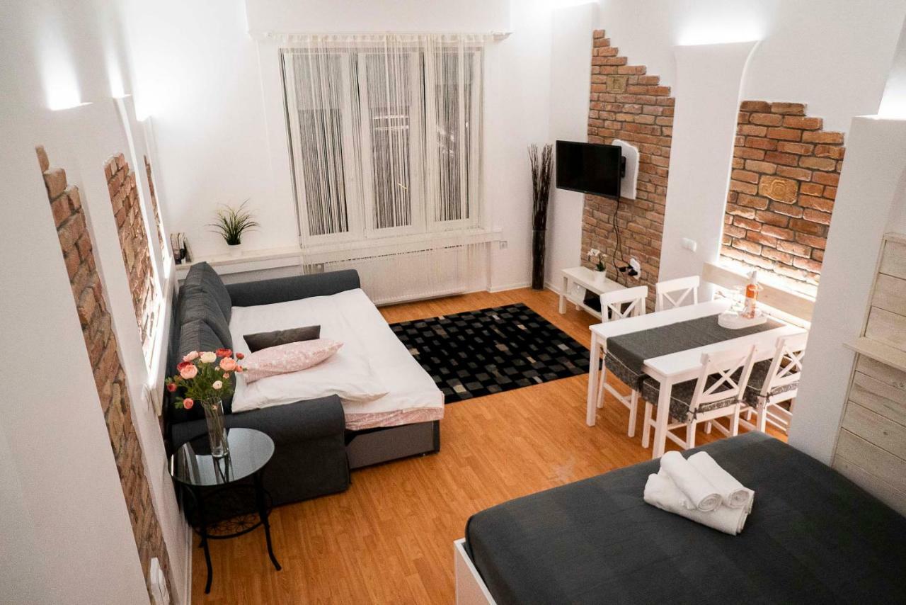 O&B Apartman Budapest Esterno foto